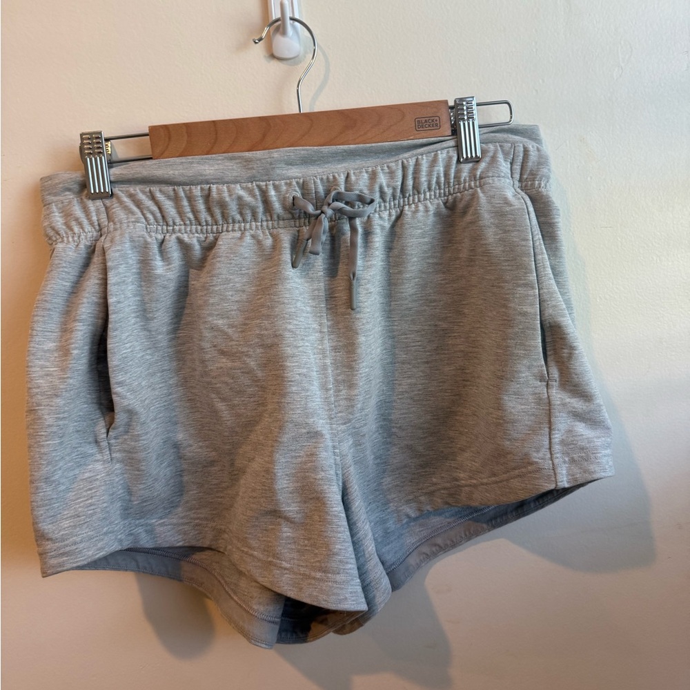 Lululemon Inner glow Shorts Size 8